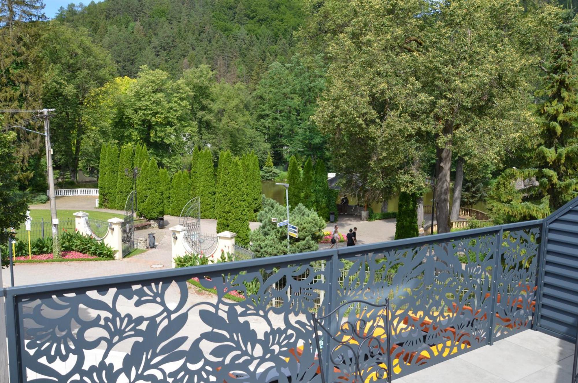 Floravilla Rajecke Teplice Bagian luar foto